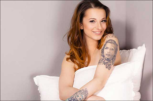 Kim-Mortenroe-pussy